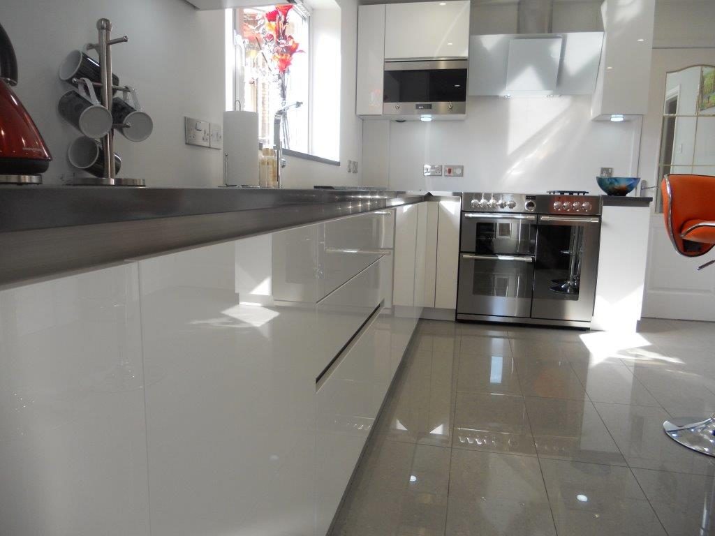 Sleek, clean lines and give the finish an uncluttered look. A true handleless kitchen installation.

#bespokekitchens #colchester #kitcheninstallation #kitchendesign #kitchenrenovation #fittedkitchen