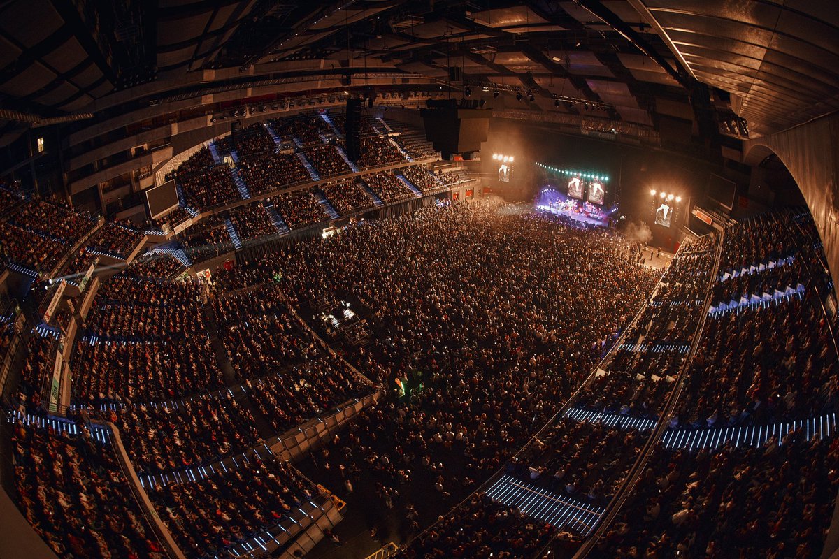 ⚠️ Una vez más, El Barrio cuelga el cartel de "entradas agotadas" para su concierto en el WiZink Center de Madrid del 22 de diciembre con su gira Atemporal ⏳, y anuncia una 2ª fecha en la ciudad, que será el 23 de diciembre. 

🎫 Entradas disponibles en cantautorelbarrio.com