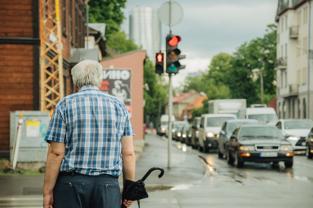 Šonedēļ Āgenskalnā ieviestas vēl divas ātruma ierobežojuma 30 km/h zonas teritorijā starp: 
- Kalnciema, Margrietas, Mazās Nometņu, Nometņu, Lapu un Melnsila ielu;
- Kalnciema, Margrietas, Mazās Nometņu, Mārupes, Liepājas ielu un dzelzceļu.
Vairāk: bit.ly/3OQgniL