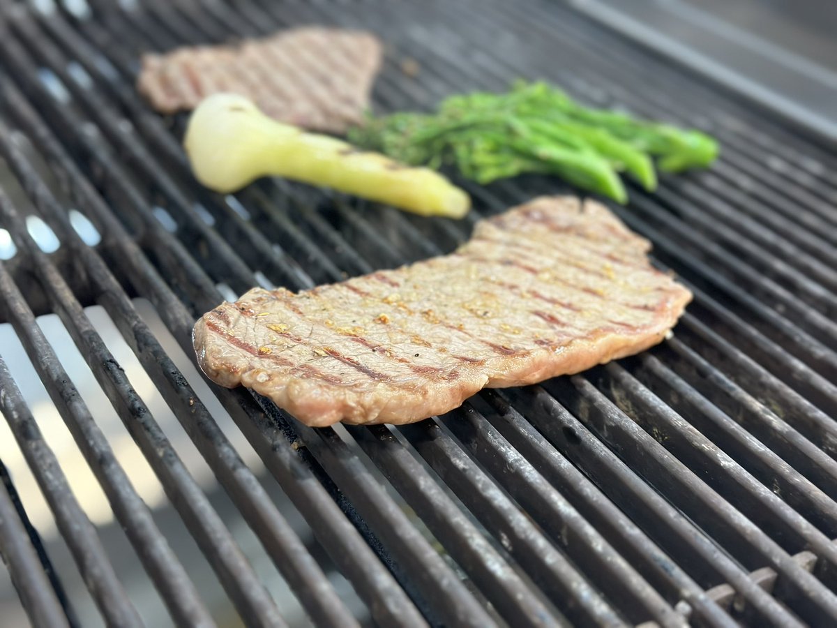 FalconDevChef's tweet photo. BBQ Week Quick “Minute” Steak, charred broccoli, onion, fondant pots, chimichurri #NationalBBQWeek #BBQ #grilltothtill #barbeque #keepgrilling #summertime https://t.co/yCxfU9h4CB