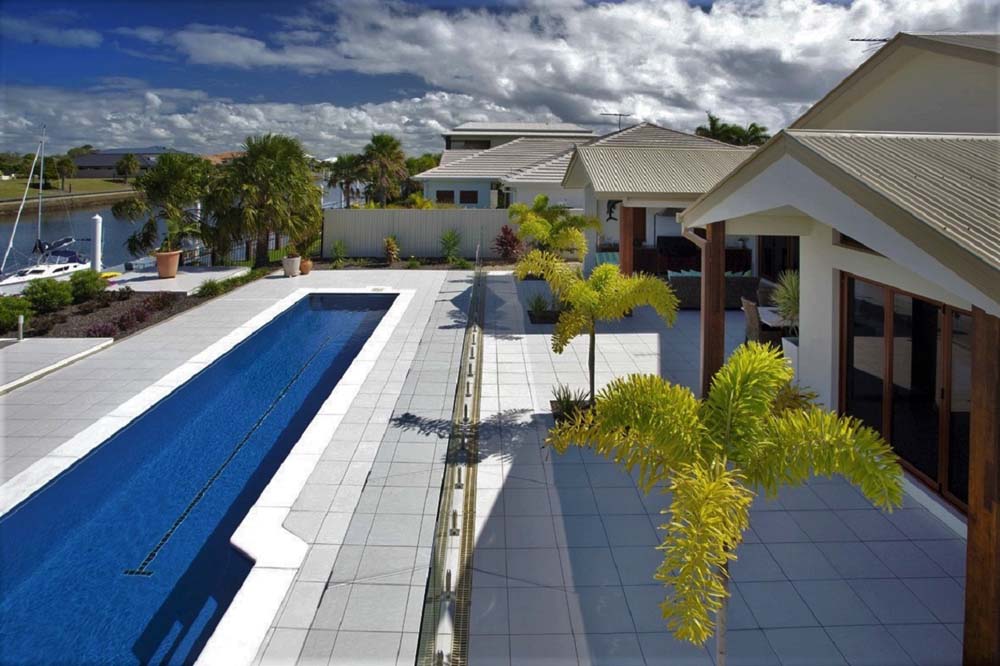 pool_kits's tweet image. Pool parties, BBQs, and lazy #summer afternoons are just a pool away. With Complete #Fibreglass #PoolKits, you can create a backyard oasis that your family and friends will love. hubs.la/Q01RwP0t0  #diypool #poolinstallation #fibreglasspools