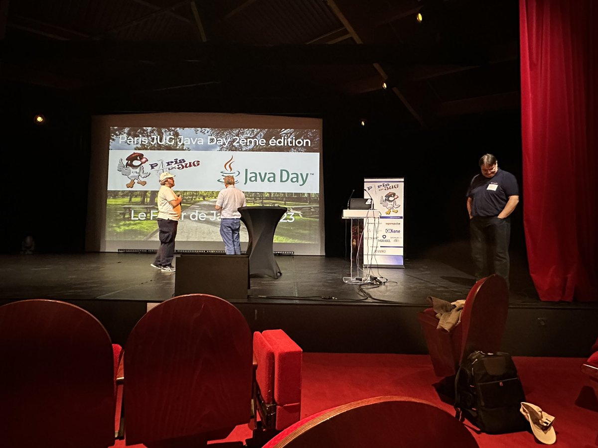 yblazart's tweet image. #javaday ça démarre !!
@SciamVox