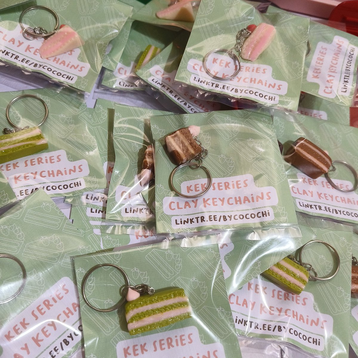 studiochiji's tweet photo. Kek keychainz I want to eat them https://t.co/TglN06F0or