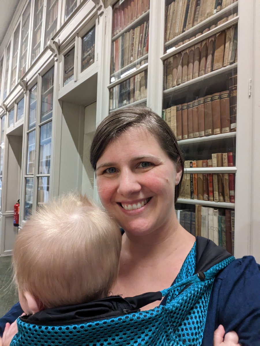 A baby SCIENTIST and a BABY scientist at a baby science conference 😊 @Tweet_JPS #JPSMadrid2023
