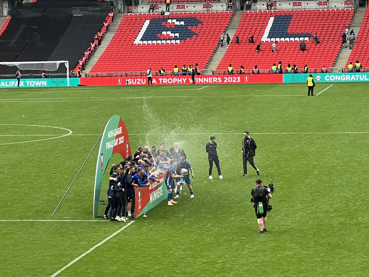 TashaWoolly's tweet photo. What a weekend it was 🥰 first time at @wembleystadium for me and the kids topped off with a win for @FCHTOnline the atmosphere before, during and after was amazing to be a part of ⚽️ https://t.co/yTariqM3Ci