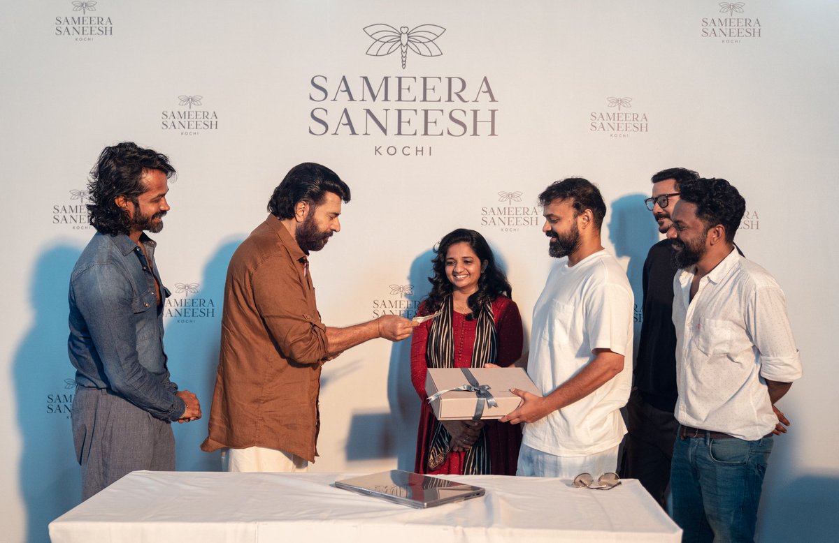 MKampanyOffl's tweet photo. Glimpses from Today's Inauguration of the website of renowned costume designer Sameera Saneesh by @mammukka in the Sets of #Bazooka
#Mammootty #SameeraSaneesh #MammoottyKampany https://t.co/8pTfvtspPX
