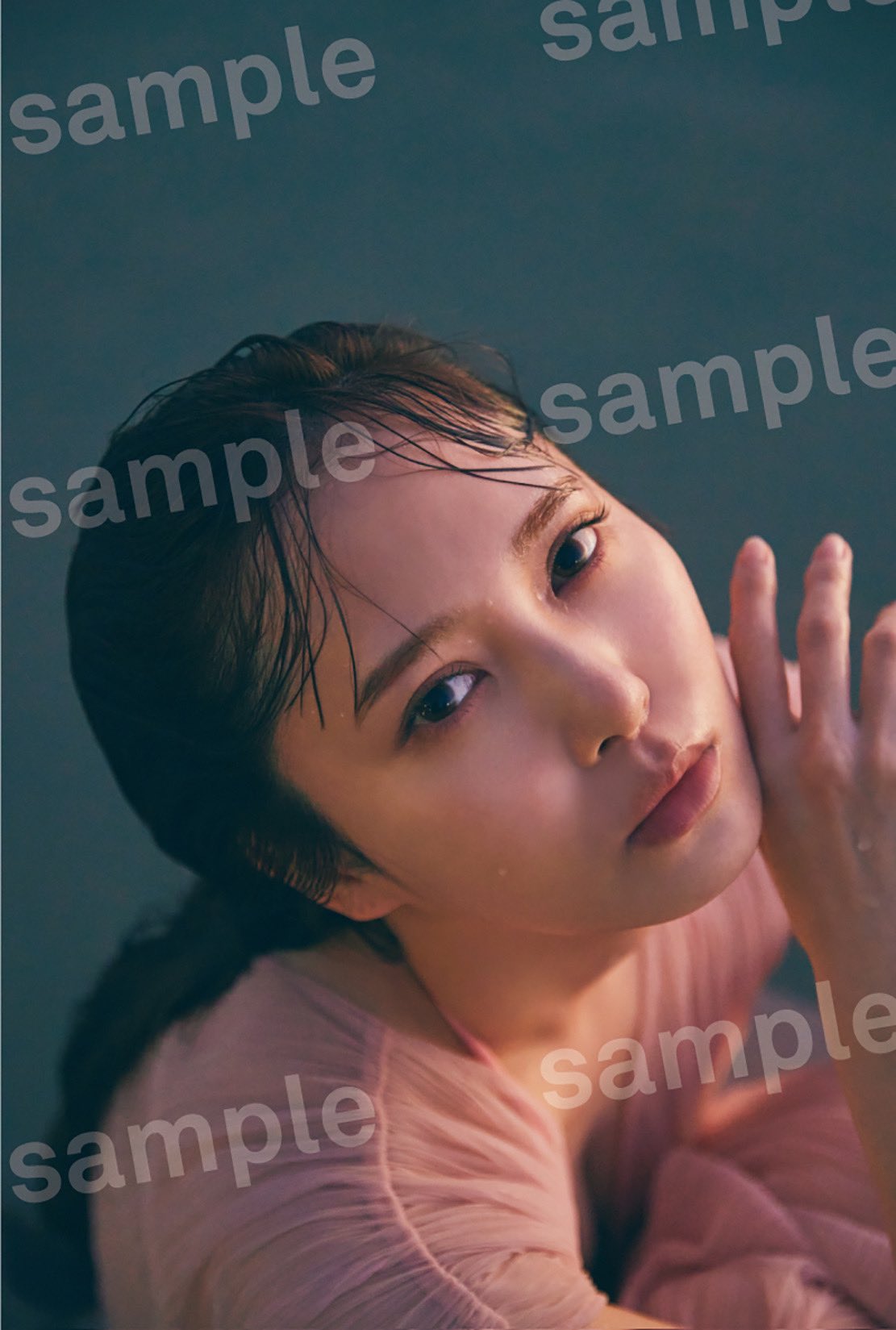 加藤史帆　1st写真集　直筆サイン入りパネル Type J maxresdefault.jpg