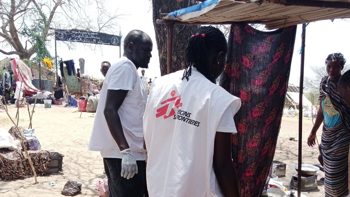 MSF has started mobile clinics to provide healthcare services to returnees &amp; refugees at John Garang statue &amp; Zero in #Renktown-Upper Nile state. Thousands of people including women &amp; children displaced from Sudan are at transit sites in need of medical &amp; humanitarian assistance.