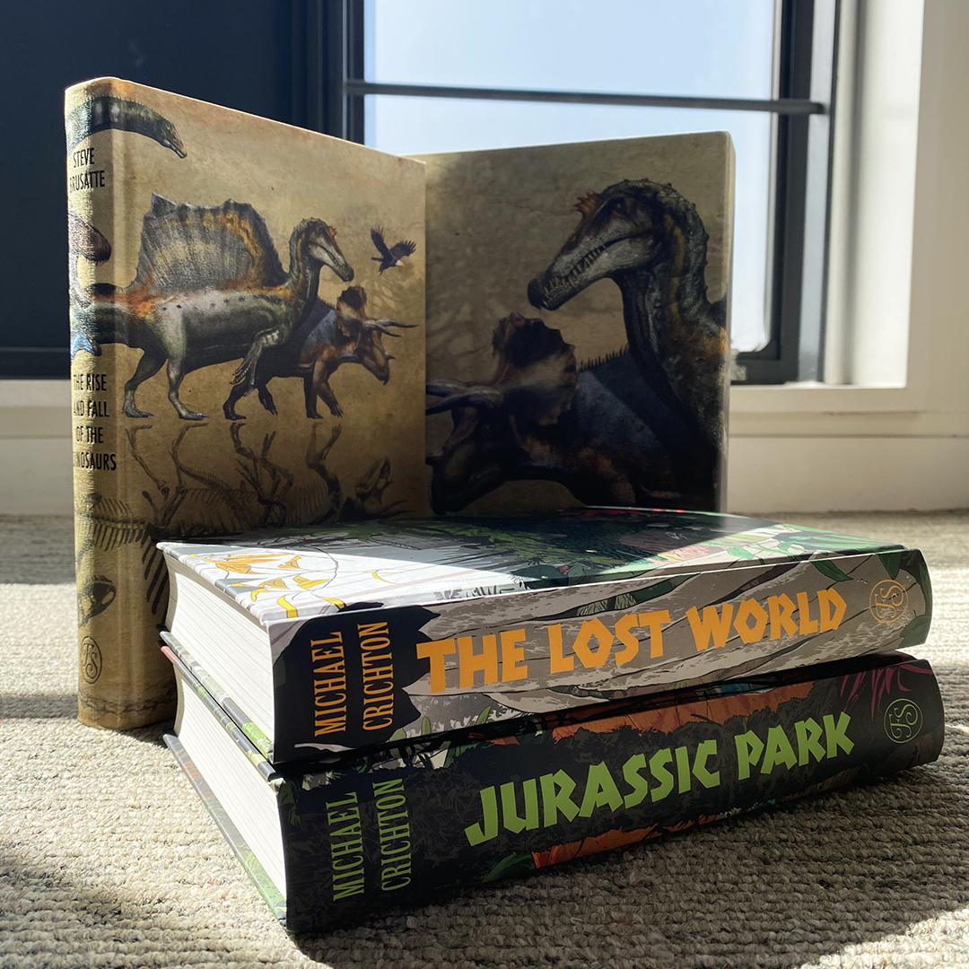 🦕 It's Dinosaur Day! 🦖 Celebrate everything from Triceratops to Velociraptors with the Folio editions of Jurassic Park, The Lost World and The Rise and Fall of the Dinosaurs by @SteveBrusatte. foliosociety.com/the-complete-c…