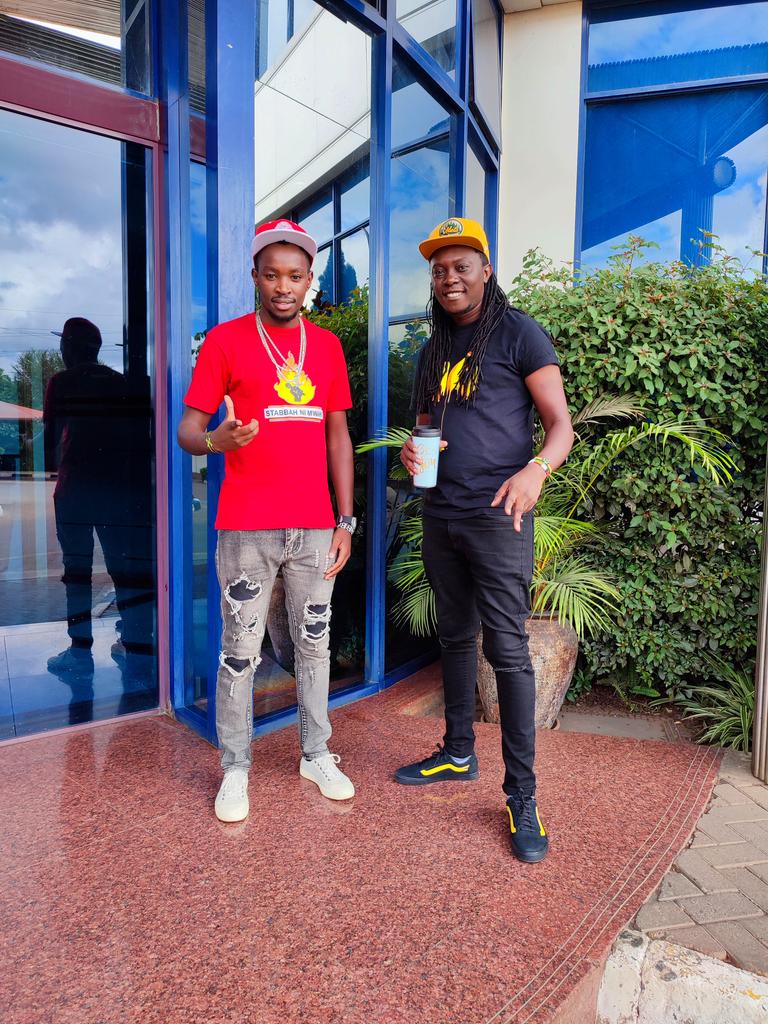 Yoooh it's Bez Rep Thursday na tuko Bez already yes ready to mash up na Leo tuko na @mcselectorstabbah and I n I <a href="/deejaypatiz/">DEEJAY PATIZ</a> <a href="/vybezradioke/">Vybez Radio</a> #vybeayard 🔥🔥🔥