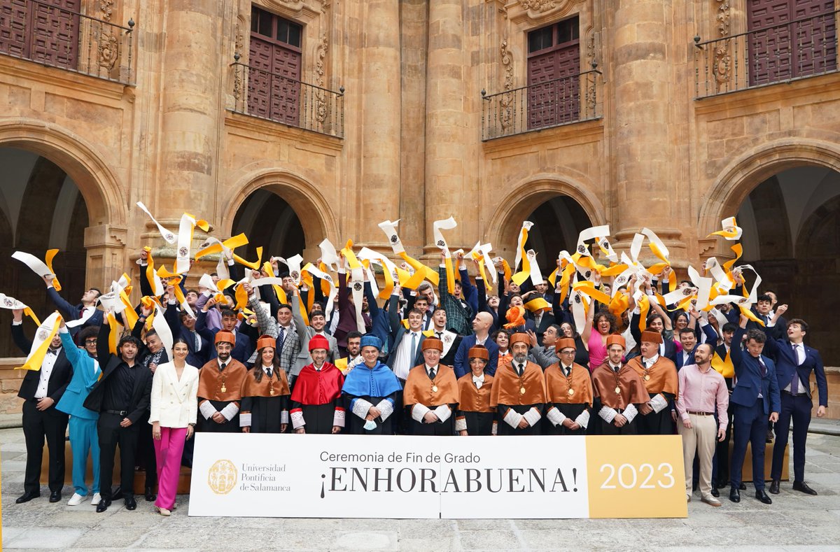 Recuerdos de un día muy especial para nuestros alumnos 
🎓 Graduaciones 2022-2023 😍

#adet #ingenieríainformática #informáticaUPSA #UPSA