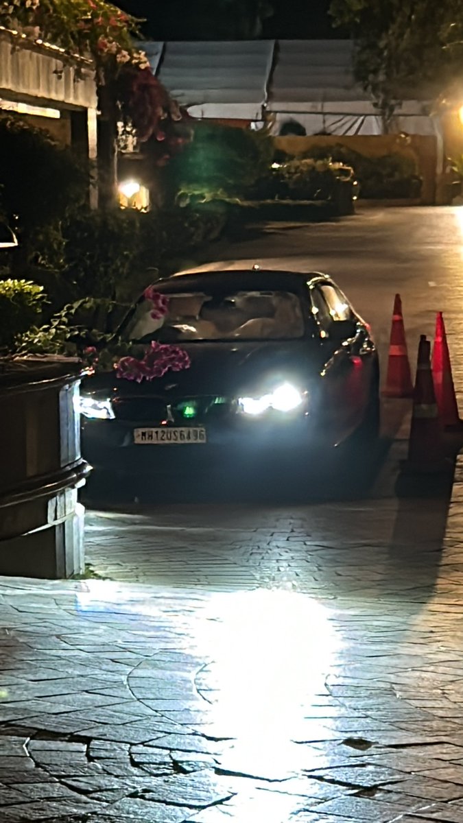 myfroyoland's tweet photo. @TajLandsEnd I don’t even know how to react. Where is the taj/Tata professionalism. My car has been totalled by your valet. I am still waiting for a resolution. https://t.co/FgyhnaN9tb