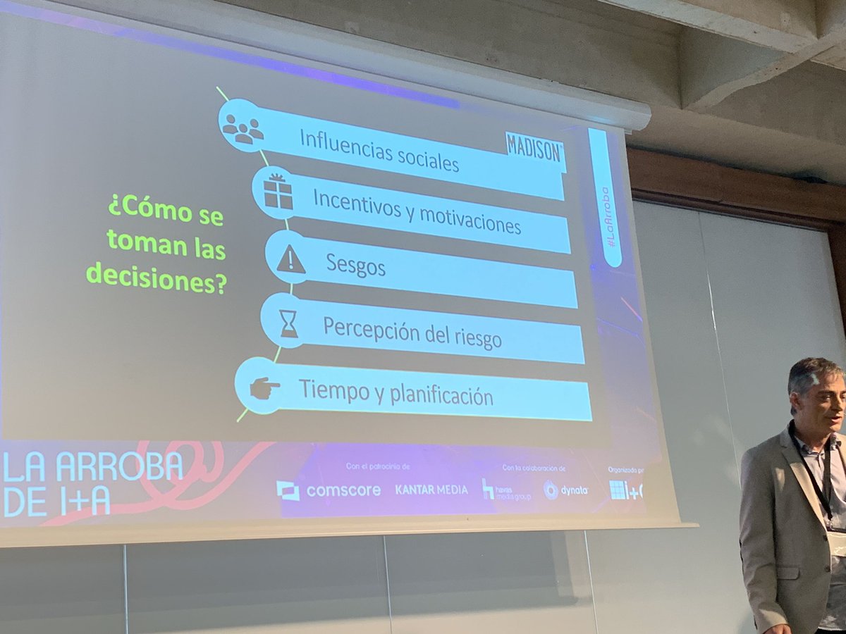MadinaED's tweet photo. Víctor Manuel Simón y Cristina Alonso, de Madison nos desentrañan la economía del comportamiento en #LaArroba. https://t.co/JRvzH3dznJ