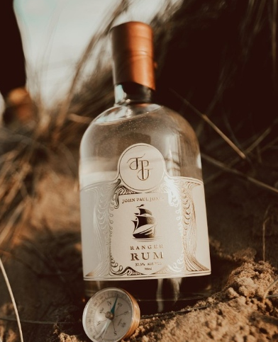 Team R&amp;R were recently captured by the swashbuckling #spirit of #seaweed-infused <a href="/jones_rum/">John Paul Jones Rum</a> - named after the naval #hero born on the Blackett’s Arbigland Estate in Dumfries, Scotland. Where will this trailblazer rum brand set sail to next..?
johnpauljones.uk