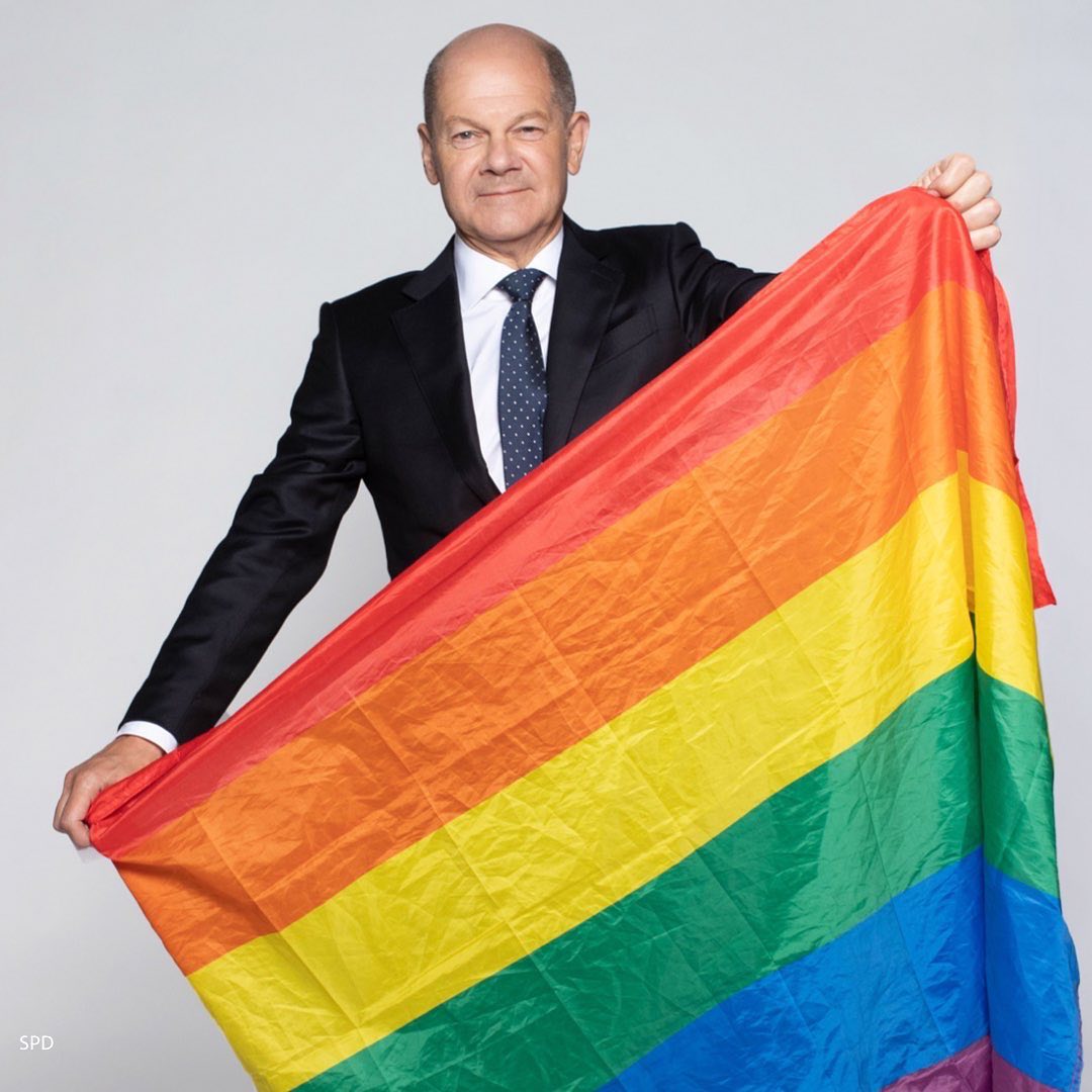Happy Pride Month!

@bundeskanzler: 'Niemand darf aufgrund der sexuellen Orientierung oder des Geschlechts benachteiligt werden. Dafür setze ich mich ein!' 🏳️‍🌈