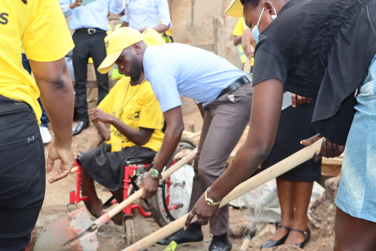 @USSIAssociation staff Participating in the 1st day of the @mtnug #YelloCare event in Bwaise II
#TogetherWeAreUnstoppable 
#DoingForTomorrowToday
#UgandasDeveloplnentOurResponsibility