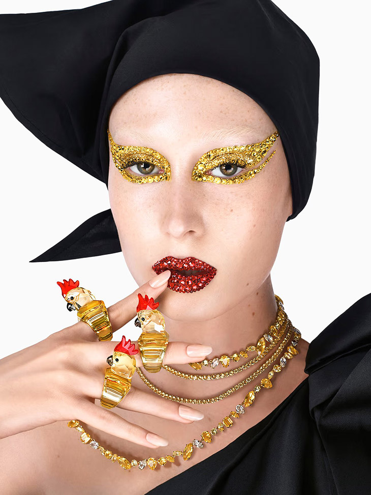 designscene's tweet image. Photographer #StevenMeisel and stylist #KarlTempler team up for #Swarovski's Metamorphosis campaign: designscene.net/2023/06/swarov…