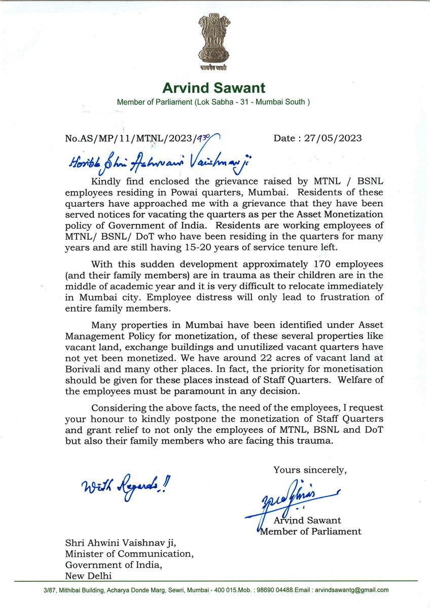 AGSawant's tweet photo. MTNL/BSNL  च्या पवई येथे क्वार्टर्समध्ये राहणारे कार्यरत कर्मचारी अनेक वर्षांपासून तेथे वास्तव्यास आहेत. अद्याप त्यांचा १५-२० वर्षे सेवा कालावधी उर्वरित असुन देखील त्यांना सरकारच्या ‘असेट मॉनिटायजिंग पॉलिसी’ अंतर्गत घरे खाली करण्याची नोटीस बजावण्यात आली आहे. 
अनेक मालमत्ता मुद्रीकरणासाठी पात्र मालमत्तांचे अद्याप मुद्रीकरण झालेले नाही. त्यांना प्राधान्य द्यायला हवे.  
या संदर्भात केंद्रीय दूरसंचार मंत्री श्री. @AshwiniVaishnaw जी  तसेच @CMDBSNL श्री. पुरवार यांना पत्राद्वारे कर्मचार्‍यांना व त्यांच्या कुटुंबियांना दिलासा देण्याची विनंती केली.
@PMOIndia @narendramodi @devusinh 

@OfficeofUT @AUThackeray @ShivSenaUBT_