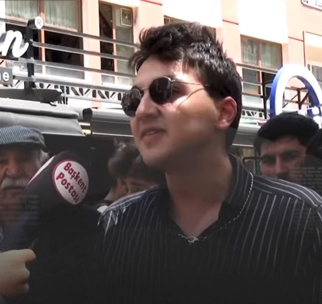 bir erkeği hayvan gibi çekici gösteren şey yegane ırkçılık seviyesi adam arapları daha iyi kötüleyebilmek için genetik okumuş mesela al evlen bununla hayvan gibi evlilik olur haksız mıyım