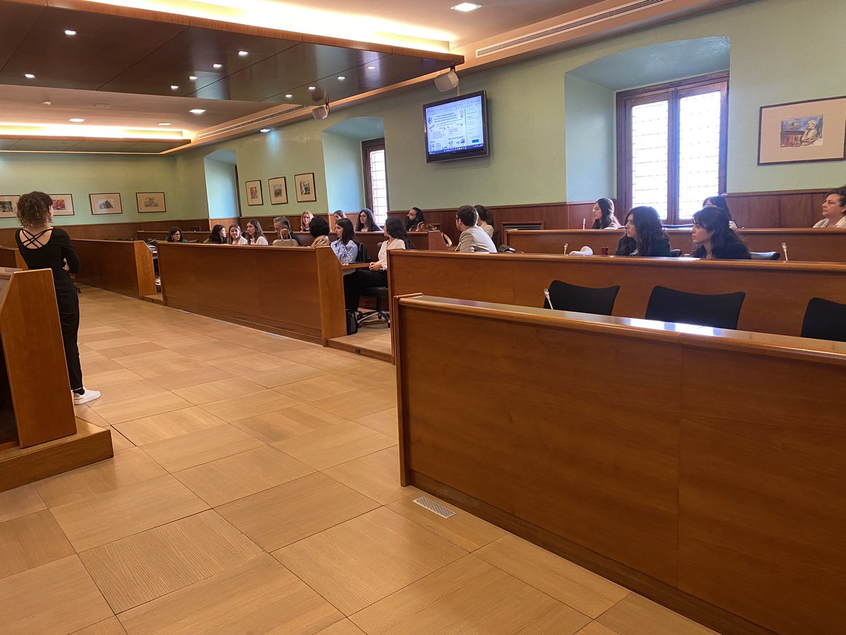 UOdivulga's tweet photo. Continúan las X Jornadas de Doctorales y V de divulgación del @uni_g9 con la presentación de pósteres de doctorandos en @uniovi_info https://t.co/OVHofB2k9p