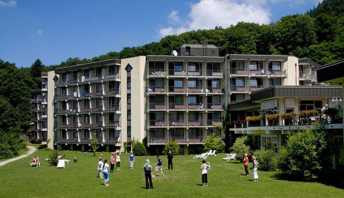 Auszeichnung für Top-Rehakliniken: Breisgau-Klinik in Bad Krozingen und Reha-Klinik Hausbaden in Badenweiler erneut in der Spitzengruppe. Alle Infos hier: bit.ly/3oDj1xJ

Fotos: © DR. SPANG Rehakliniken