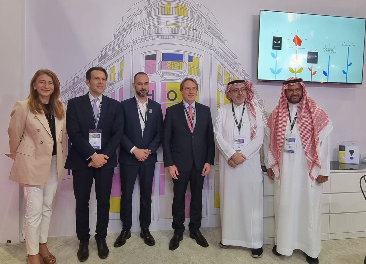 Delighted to attend the signing of an agreement between the French company @HOPSCOTCHgroupe & the Saudi Entertainment Academy @SE_Acdmy on the margin of the Saudi Entertainment Expo in #Riyadh.
The 🇸🇦🤝🇨🇵 partnership in the field of #entertainment training is growing stronger!👏