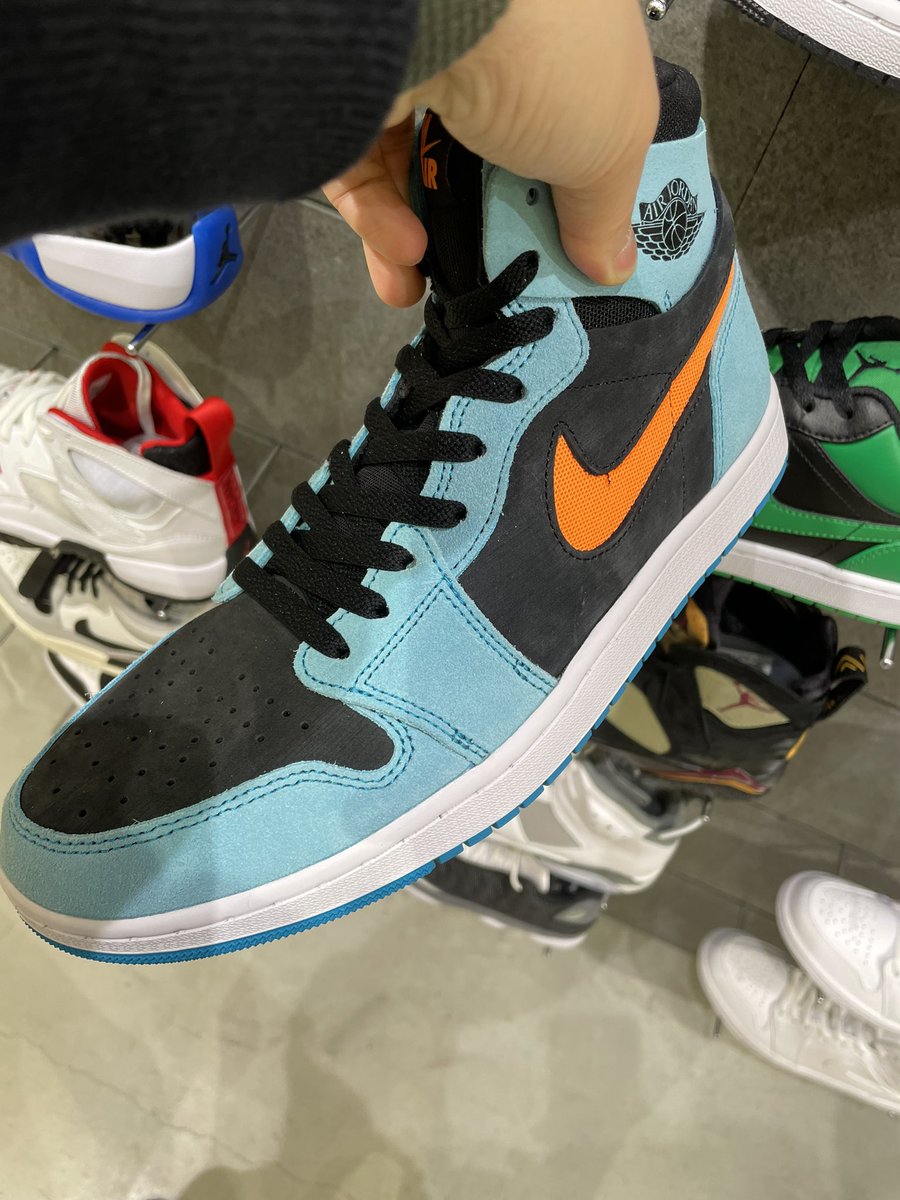 映画Airを鑑賞して、エアジョーダン1欲しくなった。 https://t.co/faaEHhrBXH