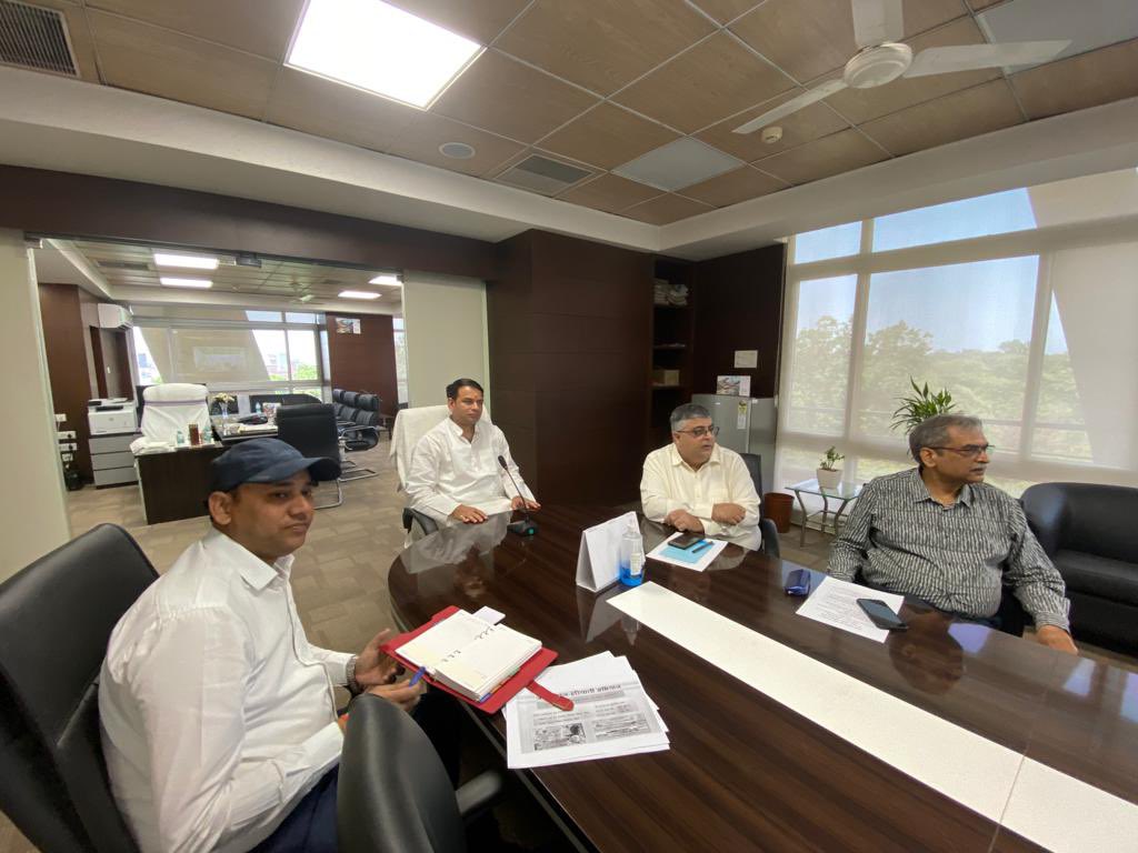 TejYadav14's tweet photo. कल दिनांक 2/6/23 को माननीय मुख्यमंत्री बिहार श्री नीतीश कुमार जी द्वारा सूबे में जल जीवन हरियाली अभियान के तहत वृक्षारोपण को लेकर होने वाली महत्वपूर्ण बैठक से पहले अरण्य भवन स्थित अपने कार्यालय में आज वन विभाग के अधिकारियों के साथ बैठक की एवं तमाम तरह के दिशा निर्देश दिए।
#TejPratapYadav