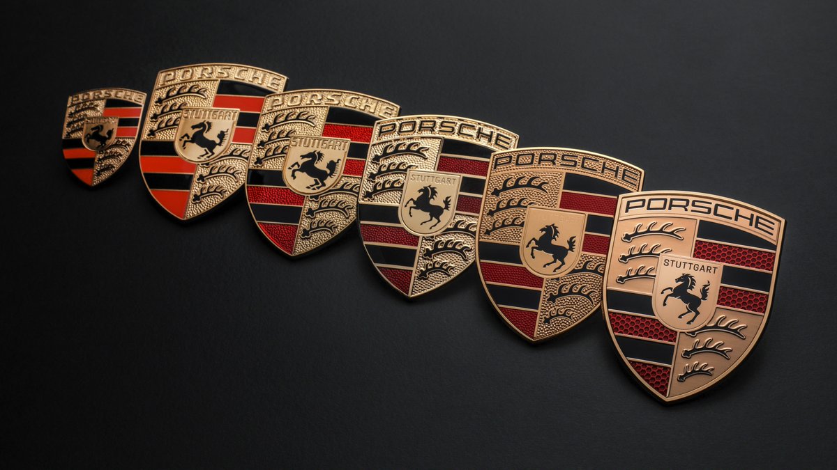 911blackyellow's tweet photo. The modernised Porsche crest: the evolution of an icon

Brushed precious metal, three-dimensional honeycomb structure, refreshed crest animal and more subtle gold colour –  these are the differences between the modernised Porsche crest and its predecessor.

#porsche #Logo https://t.co/kxiSyby4Gw