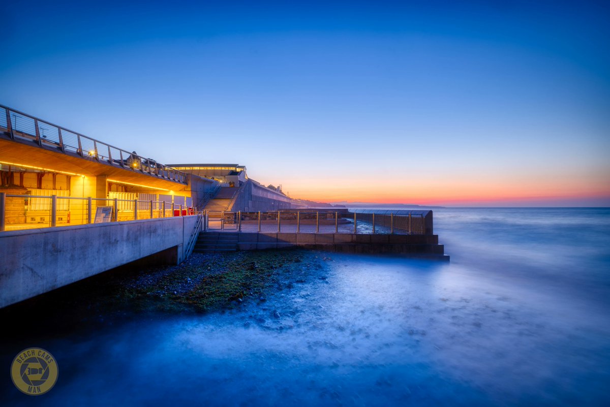 I had the entire sea wall to myself at 4:15.#thegoldenhour #goldenhourcollective #chasingthegoldenhour