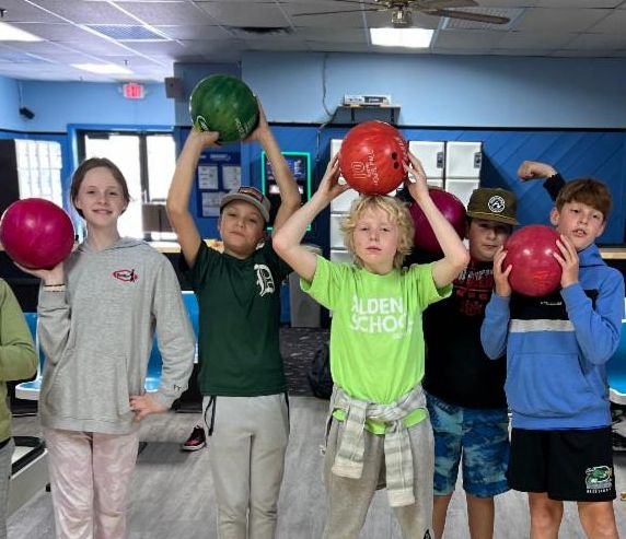 Moving up to middle school is the best! Different teachers, more friends, new interests and many opportunities for self discovery. 5th graders and parents are invited to get the scoop on life at Middle School at 52DMS tonight at 4pm or 6pm. conta.cc/3WJ9K3G