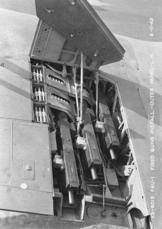 The gun arrangement of an F4U Corsair in the wing, 1942. planehistoria.com/f4u/

 #aviation #aviationlovers #aviationphotography #aviationdaily #aviationgeek #planes #planehistoria #history #twitterhistorian #aviationhistory