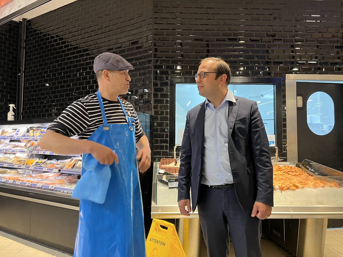anthony_borre's tweet photo. Hier, avec les habitants de Saint-Roch, ce matin, sur le terrain avec Claude Berzin, Président du Comité de Quartier de la Madeleine. Proximité.
#Nice06 https://t.co/IMJrV1wNcl
