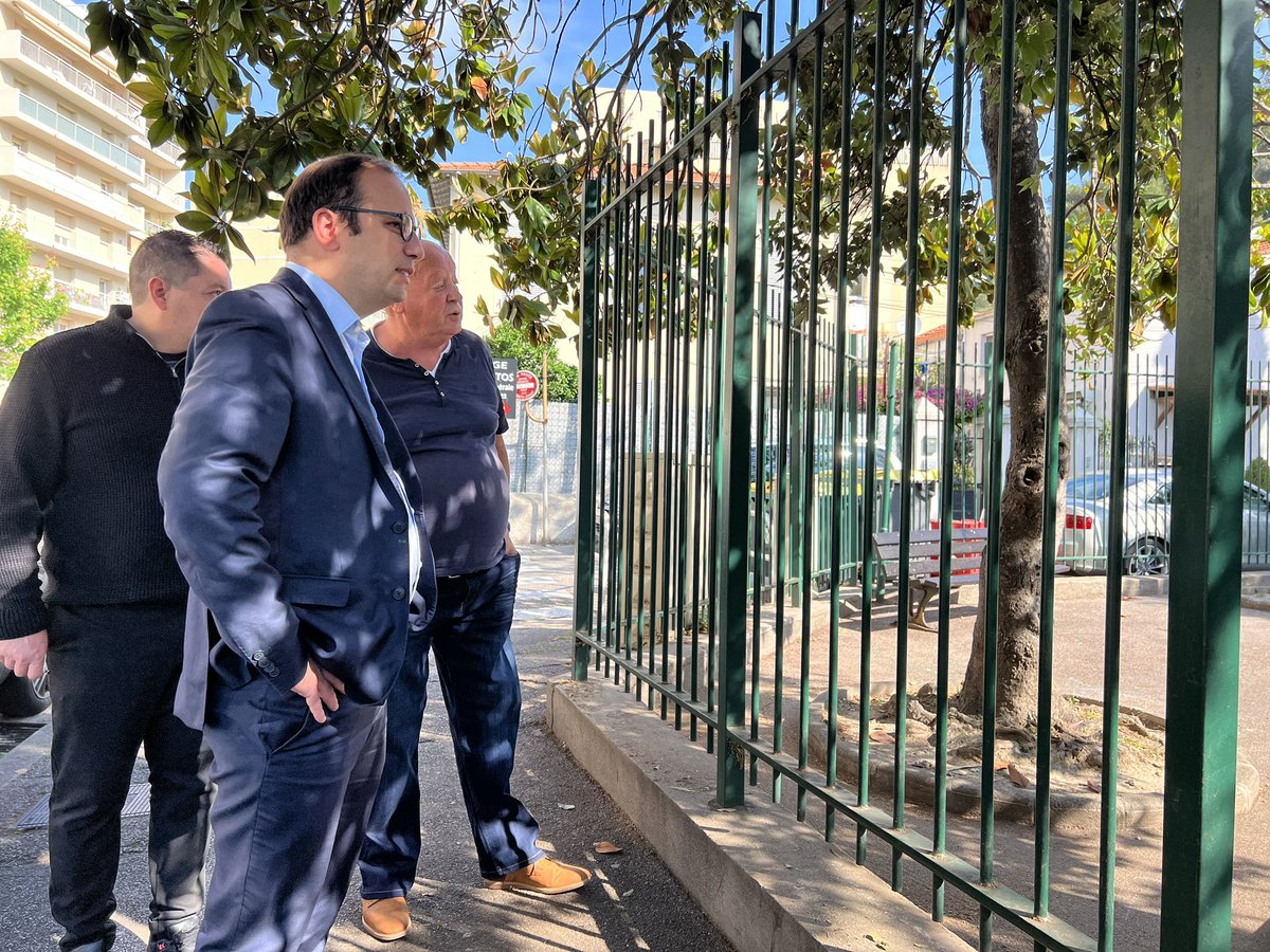 anthony_borre's tweet photo. Hier, avec les habitants de Saint-Roch, ce matin, sur le terrain avec Claude Berzin, Président du Comité de Quartier de la Madeleine. Proximité.
#Nice06 https://t.co/IMJrV1wNcl