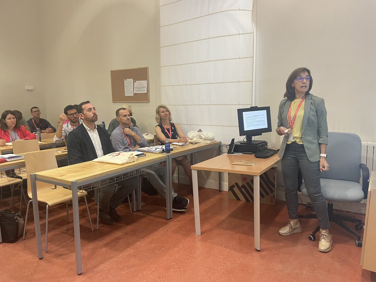 carmen_diazmora's tweet photo. First parallel session in XXV Applied Economics Meeting: #trade #policy. #25AEM_Toledo @uclm_es @ALdEconomia, sponsored by @Ipex_clm @luisnoe_ https://t.co/hrval4MMdz