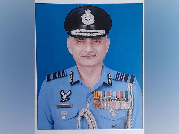 ani_digital's tweet photo. Air Marshal Rajesh Kumar Anand takes over as Air Officer-in-Charge Administration

Read @ANI Story | https://t.co/r97X2hxDgB
#AirMarshal #RajeshKumarAnand #OfficerinCharge https://t.co/kddYYrXmUb