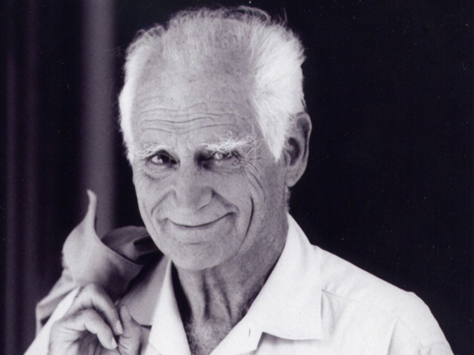 EtienneKlein's tweet photo. Michel Serres est mort il y a quatre ans. Je me souviens de ses sourcils toujours levés et du halo blanc de ses cheveux. Je me souviens de ses rires et de ses courts-circuits intellectuels. Je me souviens de sa façon de marcher les maintes jointes dans le dos. Je me souviens. https://t.co/HVHjHQ0yNF