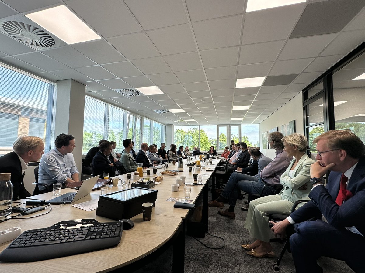 Vanmorgen met gemeenten, ministerie, pvo, ccv, it-partners en ondernemers aan de slag met cybersecurity! <a href="/gertjankats/">Gert-Jan Kats</a> <a href="/JaccovanderTak/">Jacco van der Tak</a> <a href="/irismeerts/">Iris Meerts</a>