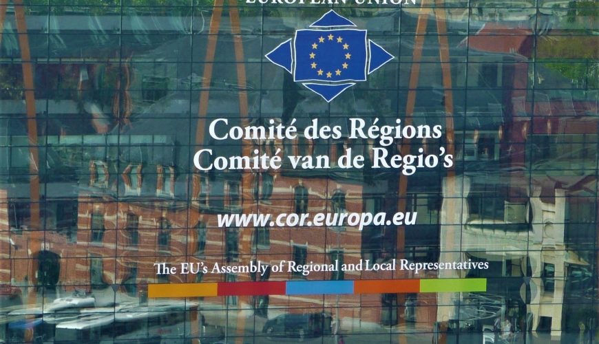 #NIEUWS | Tijdens de 155e plenaire sessie van het
<a href="/EU_CoR/">European Committee of the Regions</a>, presenteerde <a href="/rijsberman/">Michiel Rijsberman</a> zijn laatste advies, inzake het "do no harm to #cohesion"-principe. Het werd unaniem aangenomen. <a href="/TjisseStelpstra/">Tjisse Stelpstra</a> sprak over de EU #Hydrogen Roadmap. #EU

Lees verder via: nl-prov.eu/155e-plenaire-…