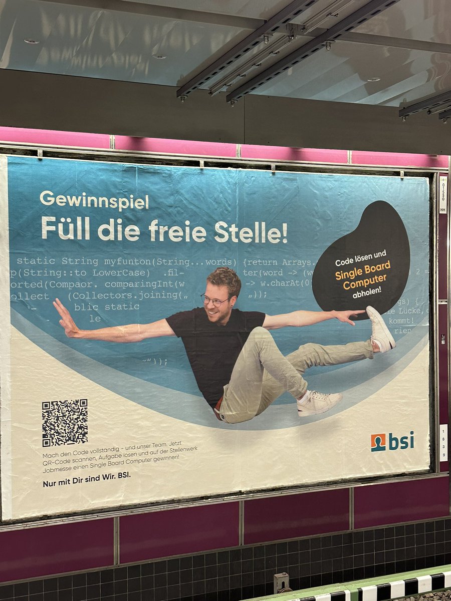 StefanSarstedt's tweet photo. Sollte der Code auf einem Werbeplakat nicht wenigstens syntaktisch korrekt sein?🤔
Wenn du es besser machen möchtest, studiere Informatik bei uns an der @inf_haw_hh @HAW_Hamburg ! https://t.co/odZjQTXuSj