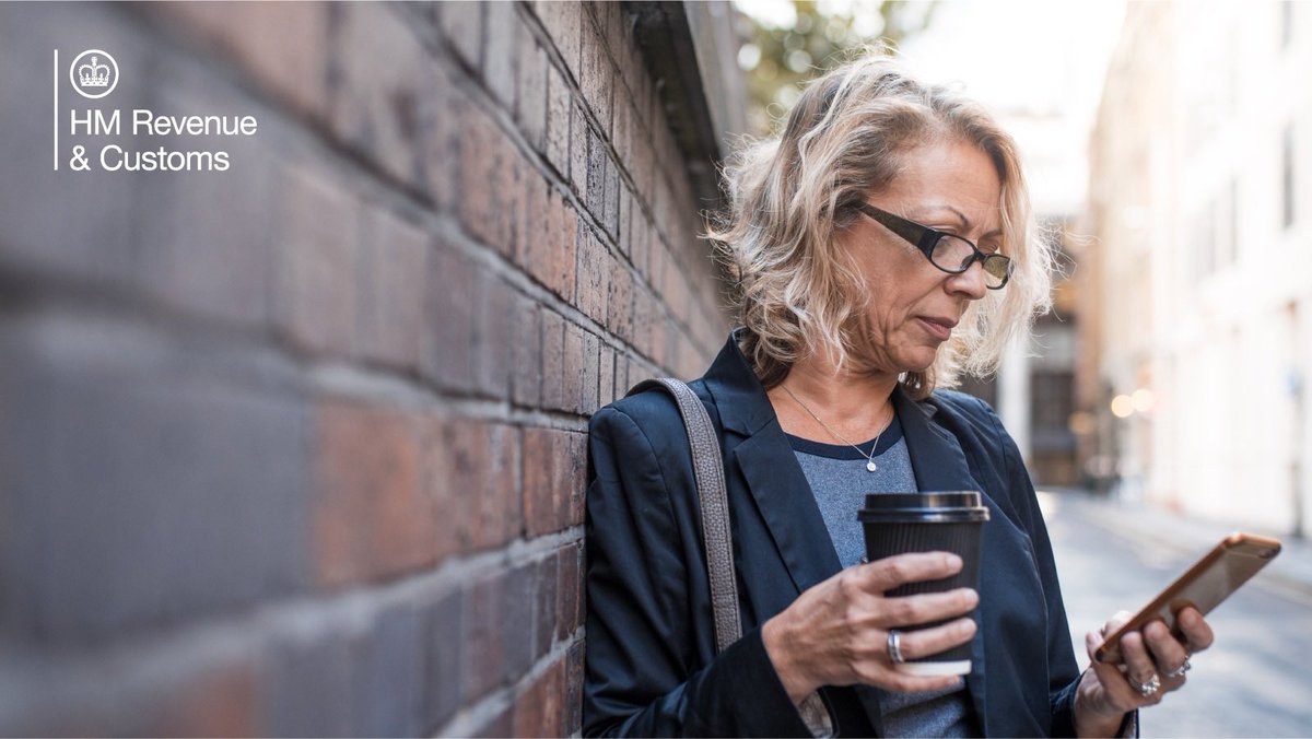 reportfrauduk's tweet photo. Don’t share your HMRC login details with anyone, including your tax agent. Treat them with the same amount of care as your bank details. For more advice on how to stay safe online, visit Cyber Aware 💻

https://t.co/MnCJbqMtGz https://t.co/9HbPuhOuFl