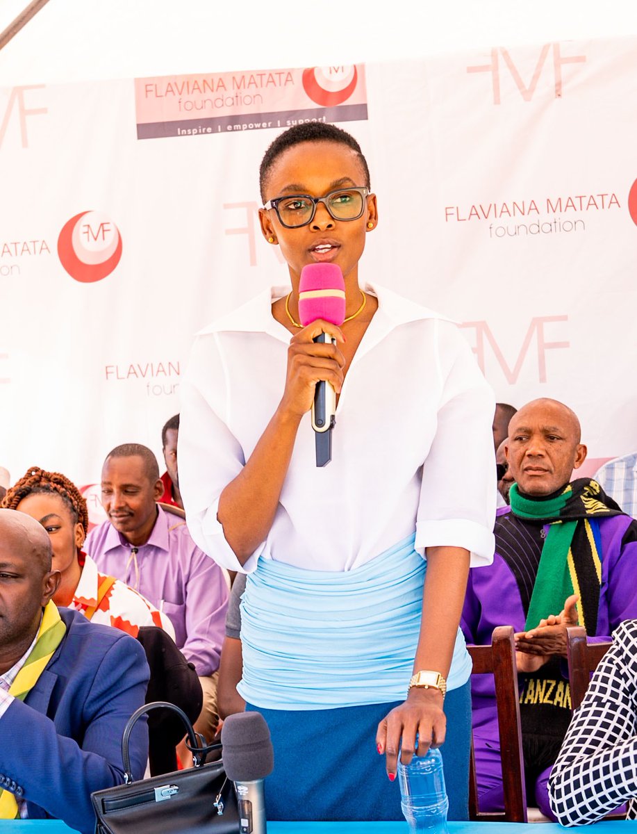 FMFound's tweet photo. Mimi ni mwanashinyanga ,nimezaliwa Shinyanga na Leo nimeambatana na Baba yangu na namshukuru Sana Kwa kuambatana na Mimi siku ya Leo Kwa I Mara nyingi amekua akisisikia tunafanya kazi Ila Leo ameshuhudia tunayoyafanya " @FlavianaMatata Mkurugenzi FMF #WASH #FMFProject https://t.co/QP0GlZh6lc