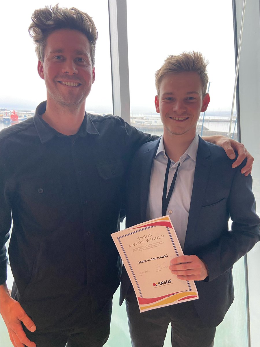 LowImagination's tweet image. I går aftes fik jeg lov til at overrække @SnsuSorg prisen 2023 til Marcus @mossalski  for hans gode arbejde med at skabe opmærksomhed omkring ludomani, herunder hvordan danske steamerer og influenter markedsfører pengespil til børn og unge. En god aften i Reykjavik 🥳