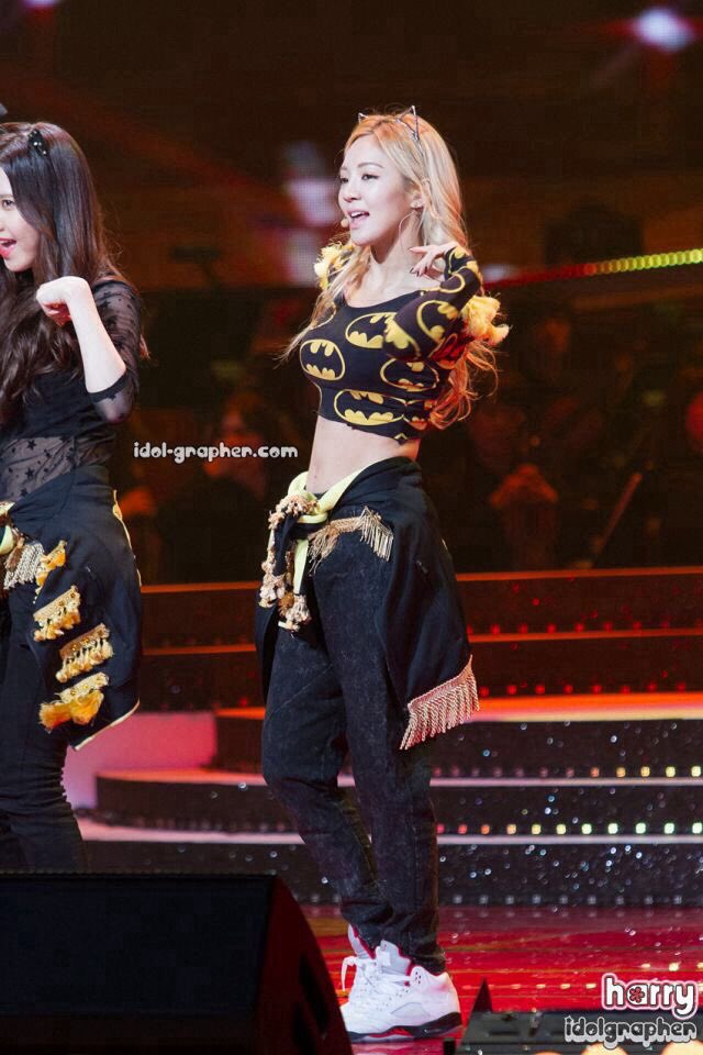 Her batman shirt 💛

#HYOYEON #HYO #효연