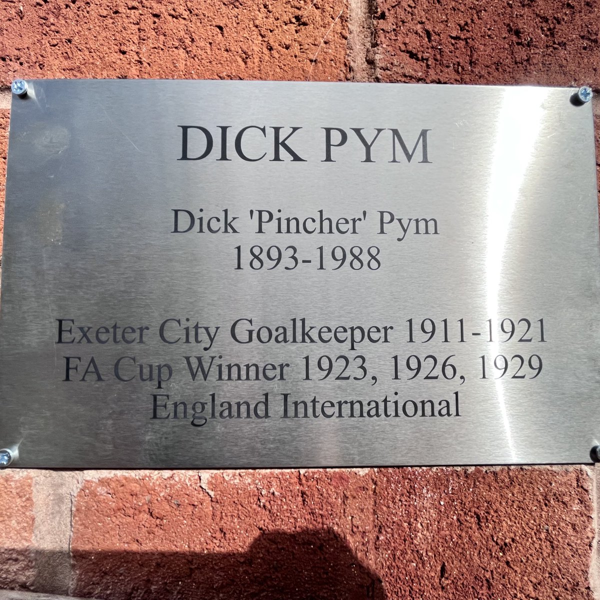 ♻️ Thanks to the efforts of Cans 4 City, two new plaques commemorating our first ever manager, Arthur Chadwick, and legendary goalkeeper, Dick Pym, have been added to the Memorial Garden. 

#ECFC #OneGrecianGoal