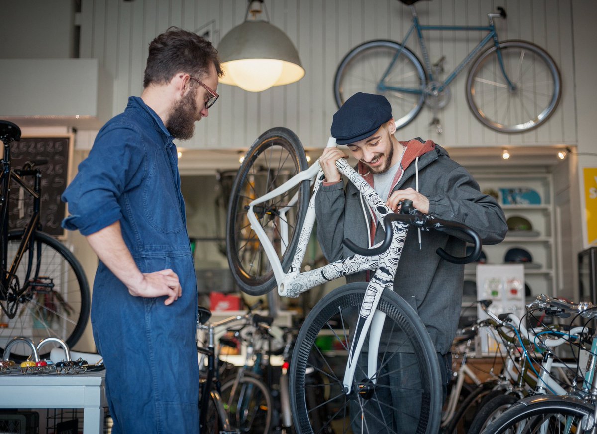 #Vélo 🚴‍♀️ Participez aux ateliers réparation et marquage, organisés par l'agglo, en partenariat avec la @RecyclerieSport et @SoliCycle !

🗓️ Prochains ateliers le 10 juin à <a href="/SaclayVille/">Ville de Saclay</a> et à <a href="/BuresSurYvette/">Ville de Bures</a> 👉 bit.ly/3zz1sR8
