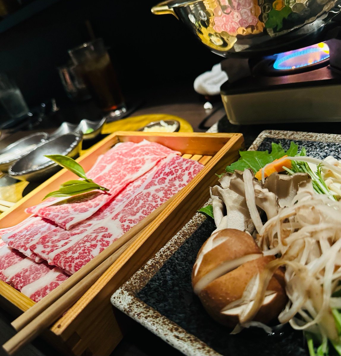 kawaz_pro's tweet photo. 牛🐄ではなく…
🐴専門の名門店へ🍴

某有名アーティストやスーパー芸能人が良く使うというお店に招いていただきました🙌

味や雰囲気の感想は
おいといて…

無心でめちゃめちゃ食べよう💪🎶 https://t.co/KhUS02hKvj