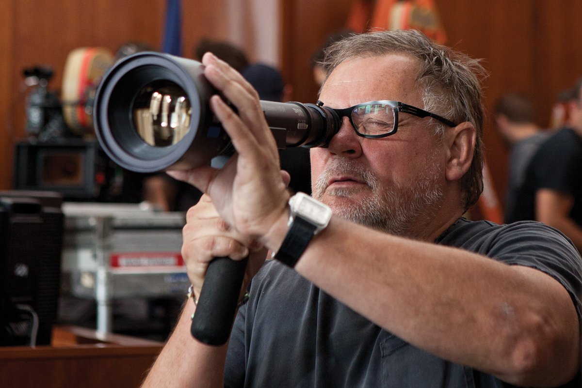 Wishing a happy 63rd birthday to talented Janusz Kamiński! 🎉🎂 Born in Ziębice, Poland, this exceptional cinematographer has left an indelible mark on the industry. His remarkable work, including 'Schindler's List,' has garnered critical acclaim. Here's to continued success!