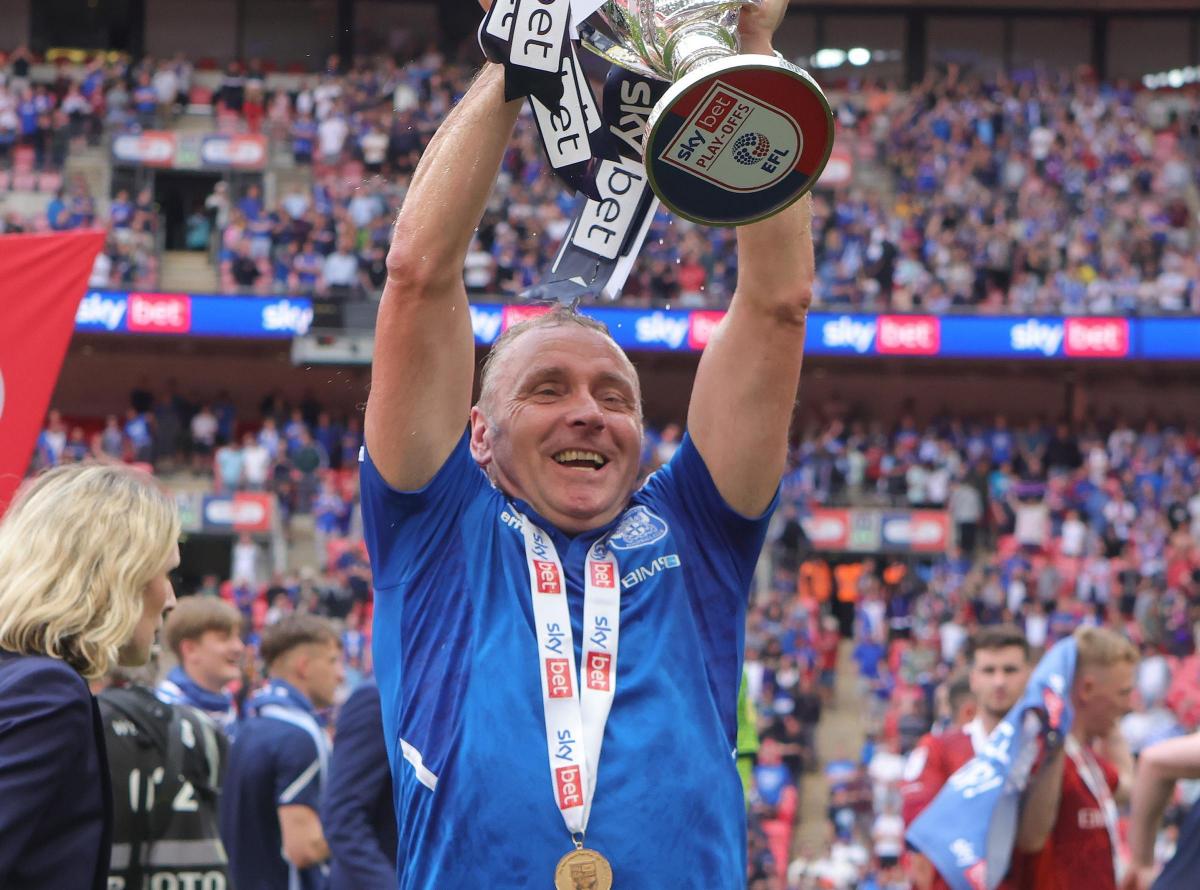 makeit_HD's tweet image. HD - Connecting BIG brands with BIG audiences at the iconic Wembley Stadium! Our 3D carpets offer even bigger impact on the BIG stage! What a weekend of football! ⚽🏆 ⬆  #makeitHD #teamHD #HDsports #sportsbranding #3Dsportsadvertising #football #EFLplayoffs #EFL #wembleystadium