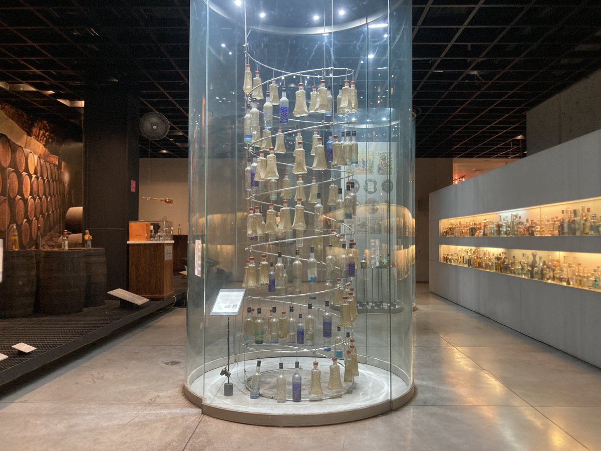 turismocdmx's tweet photo. Aprovecha tu visita a la icónica Plaza Garibaldi, disfruta al ritmo del mariachi y ven a conocer uno de sus recintos icónicos: Museo del Tequila y el Mezcal, ideal para un recorrido por la historia y proceso de producción de estas bebidas tradicionales.
#SecturCDMX https://t.co/TbTgxdej89